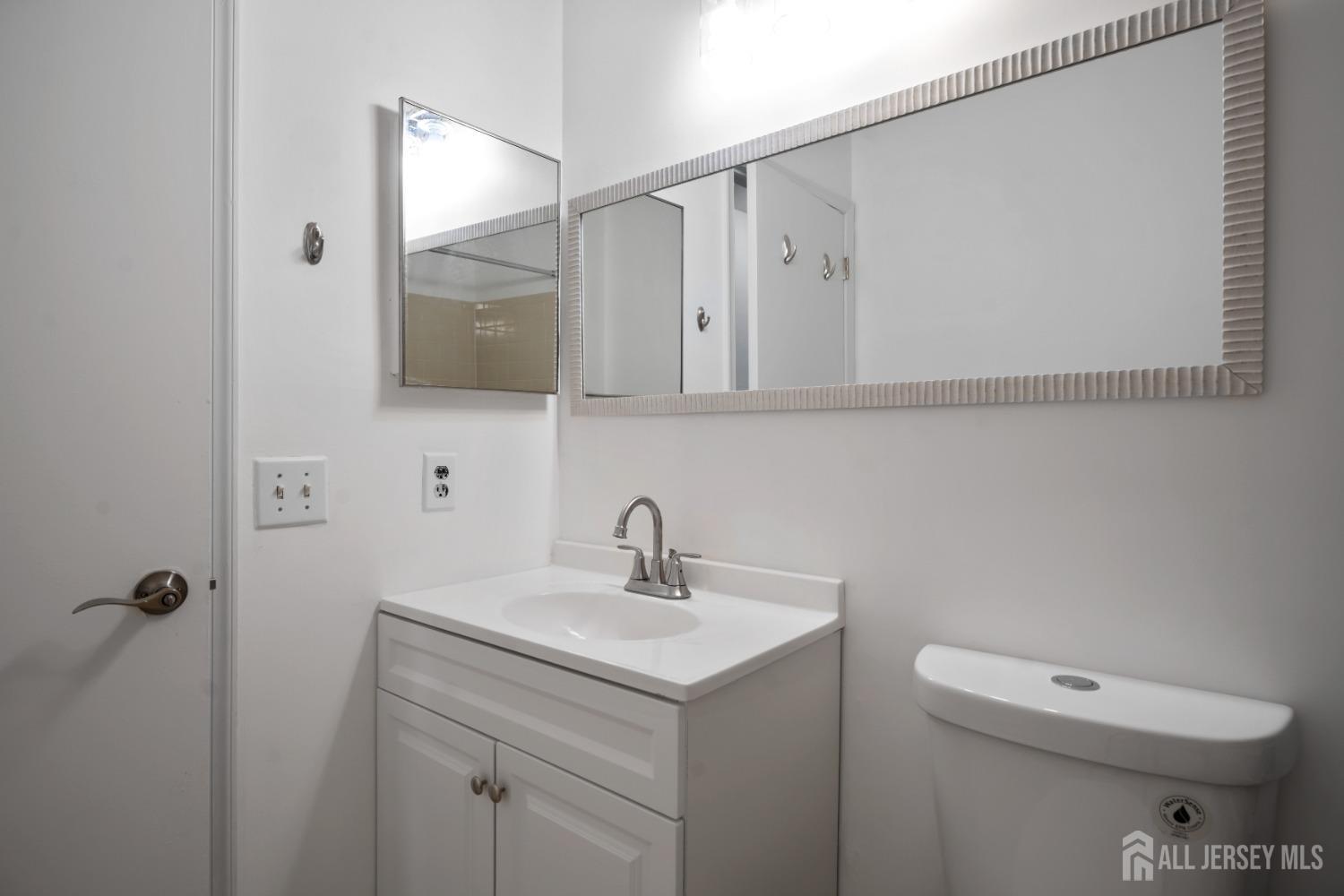 172 Applegate Lane, East Brunswick, New Jersey image 12