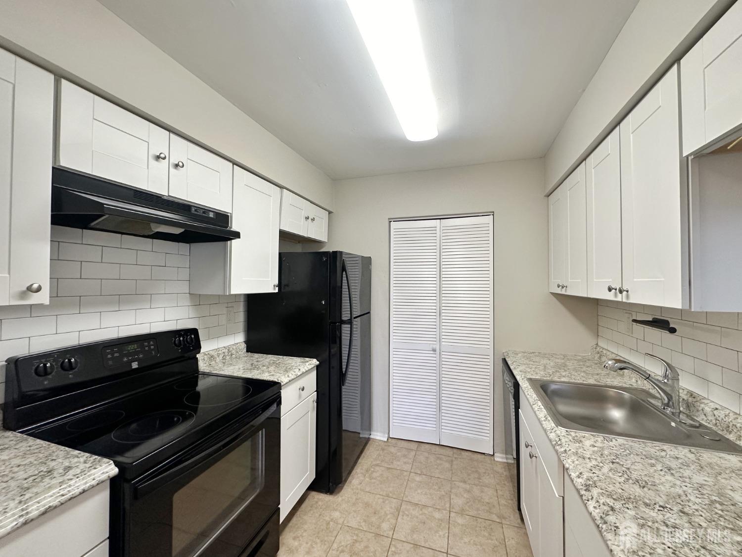 26 Almond Drive, Franklin, New Jersey image 8