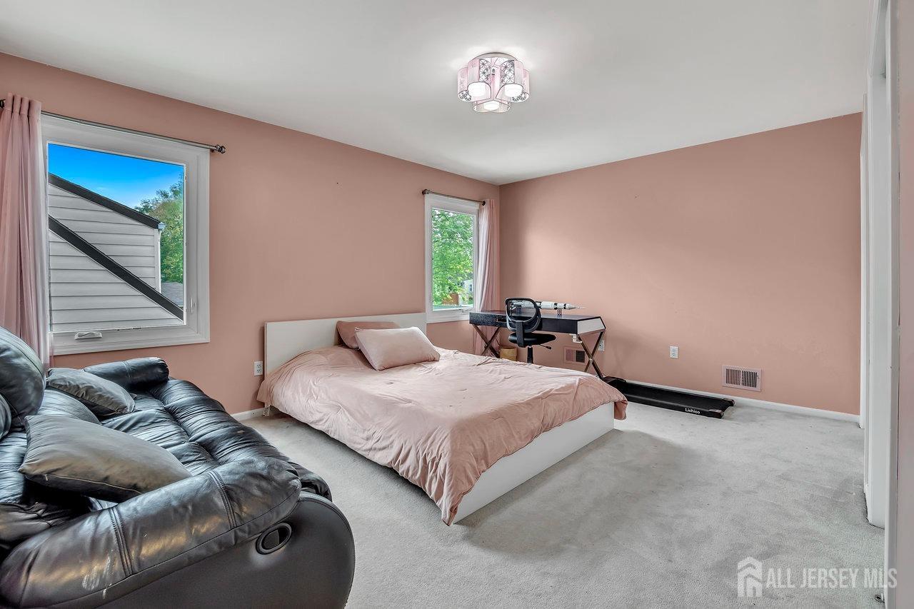 96 Chain O Hills Road, Iselin, New Jersey image 25