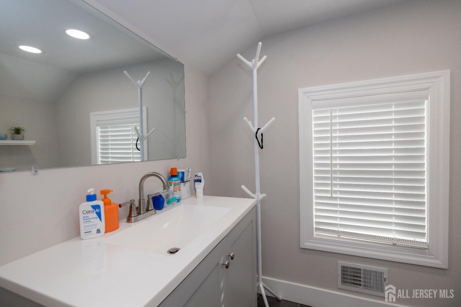 118 Holly Street, Port Reading, New Jersey image 20