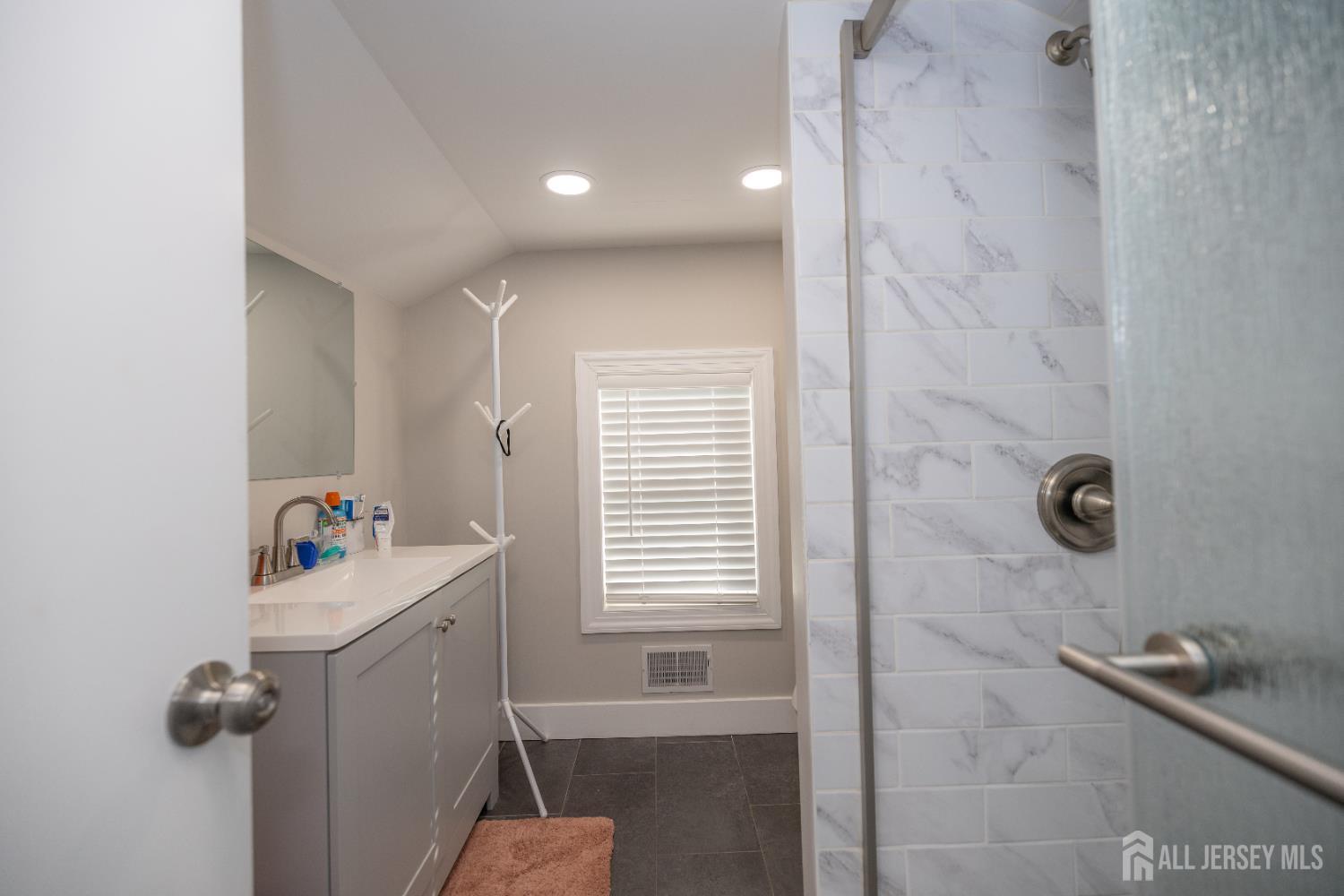 118 Holly Street, Port Reading, New Jersey image 19
