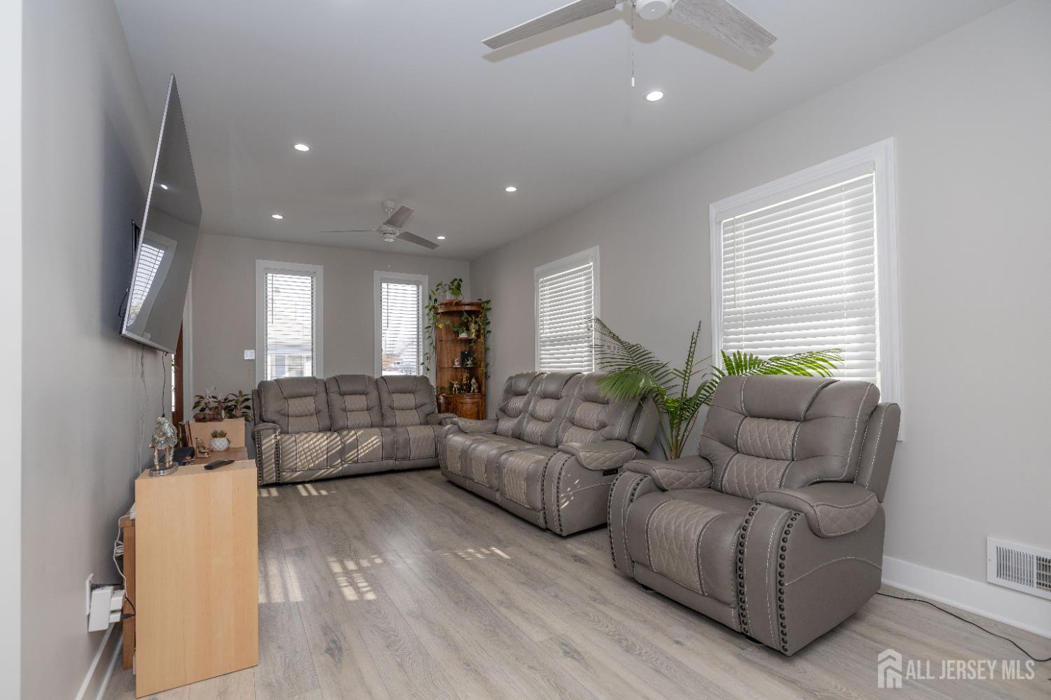 118 Holly Street, Port Reading, New Jersey image 8