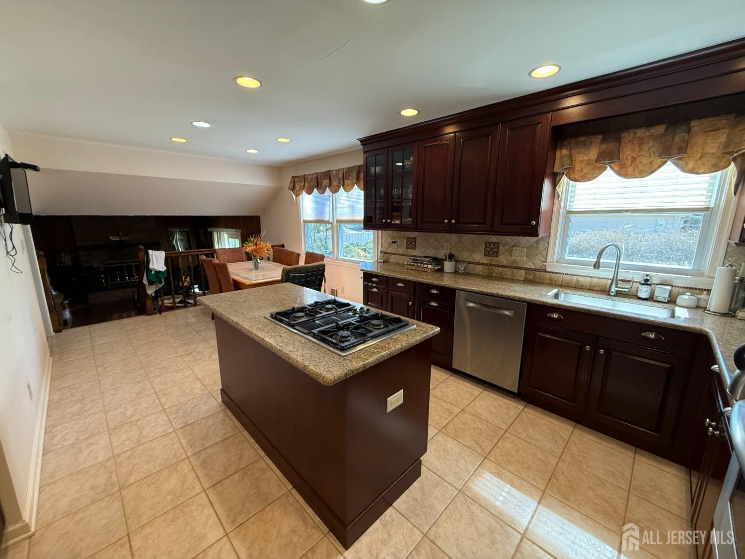 93 Tall Oaks Drive, East Brunswick, New Jersey image 9