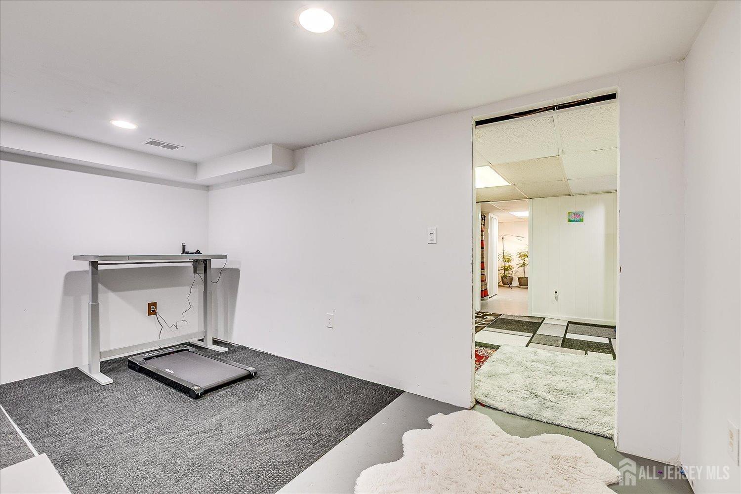 149 Vineyard Road, Edison, New Jersey image 28