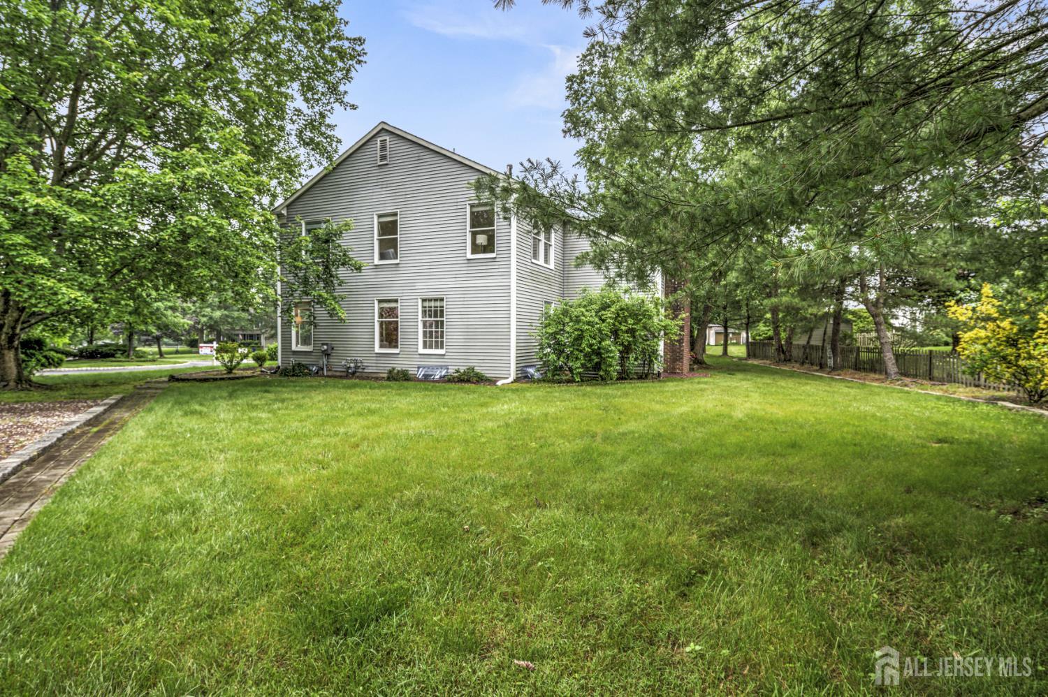 Plainsboro, New Jersey, 08536, United States, 5 Bedrooms Bedrooms, ,3 BathroomsBathrooms,Residential,Active,2036014