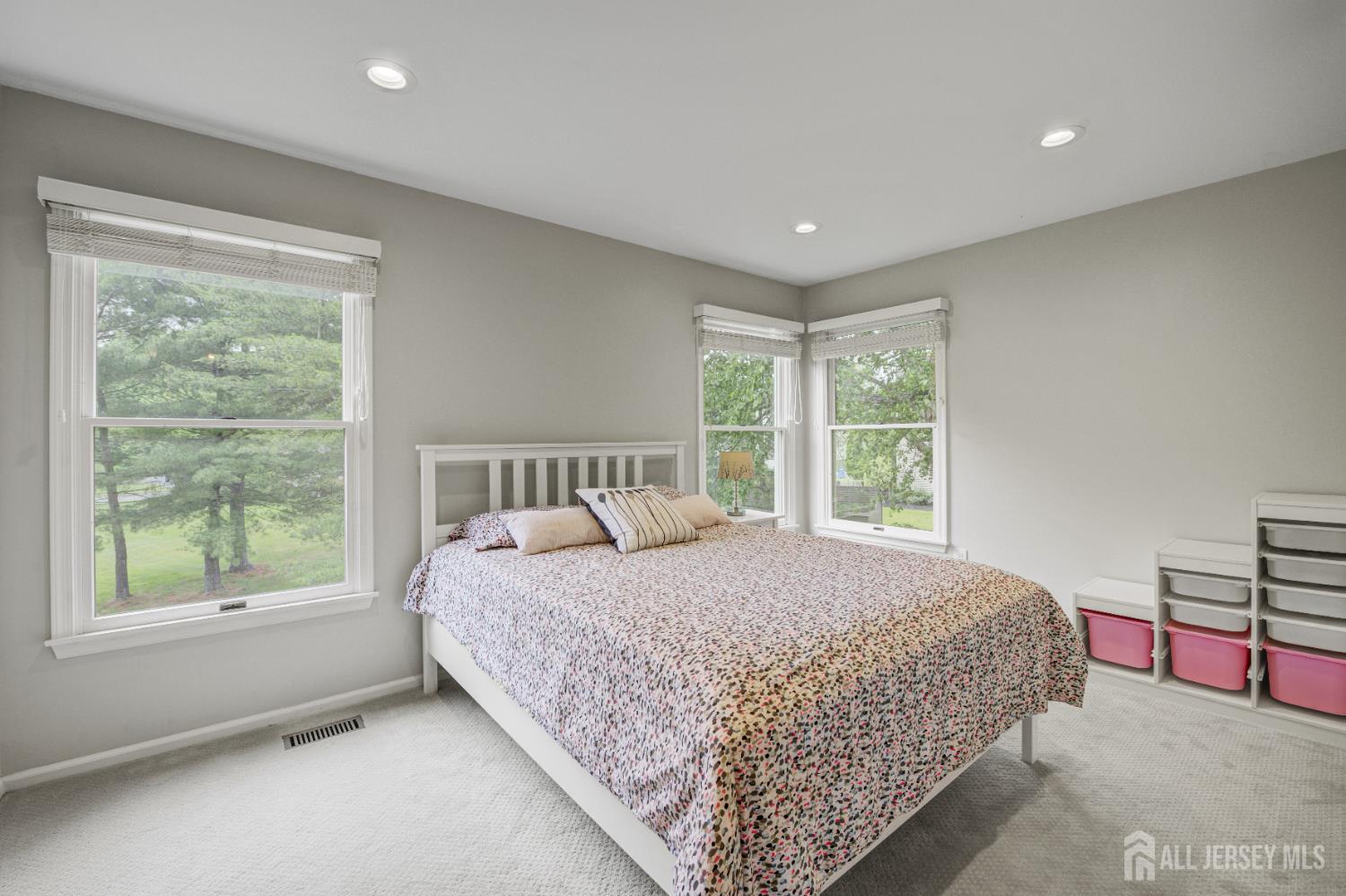 Plainsboro, New Jersey, 08536, United States, 5 Bedrooms Bedrooms, ,3 BathroomsBathrooms,Residential,Active,2036014