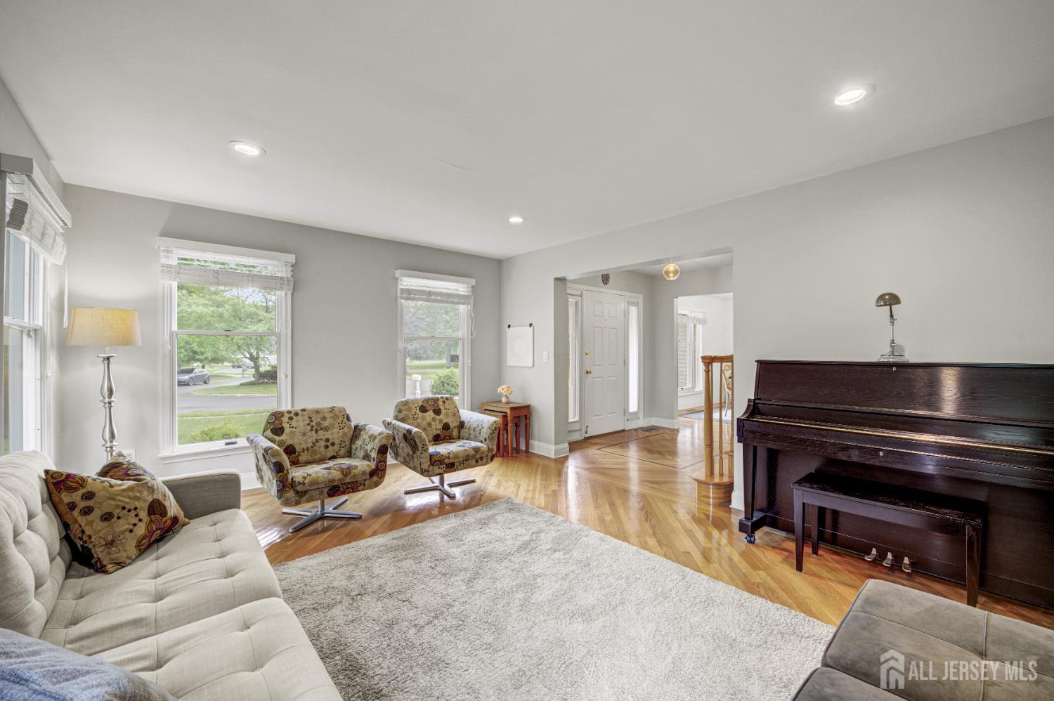 Plainsboro, New Jersey, 08536, United States, 5 Bedrooms Bedrooms, ,3 BathroomsBathrooms,Residential,Active,2036014