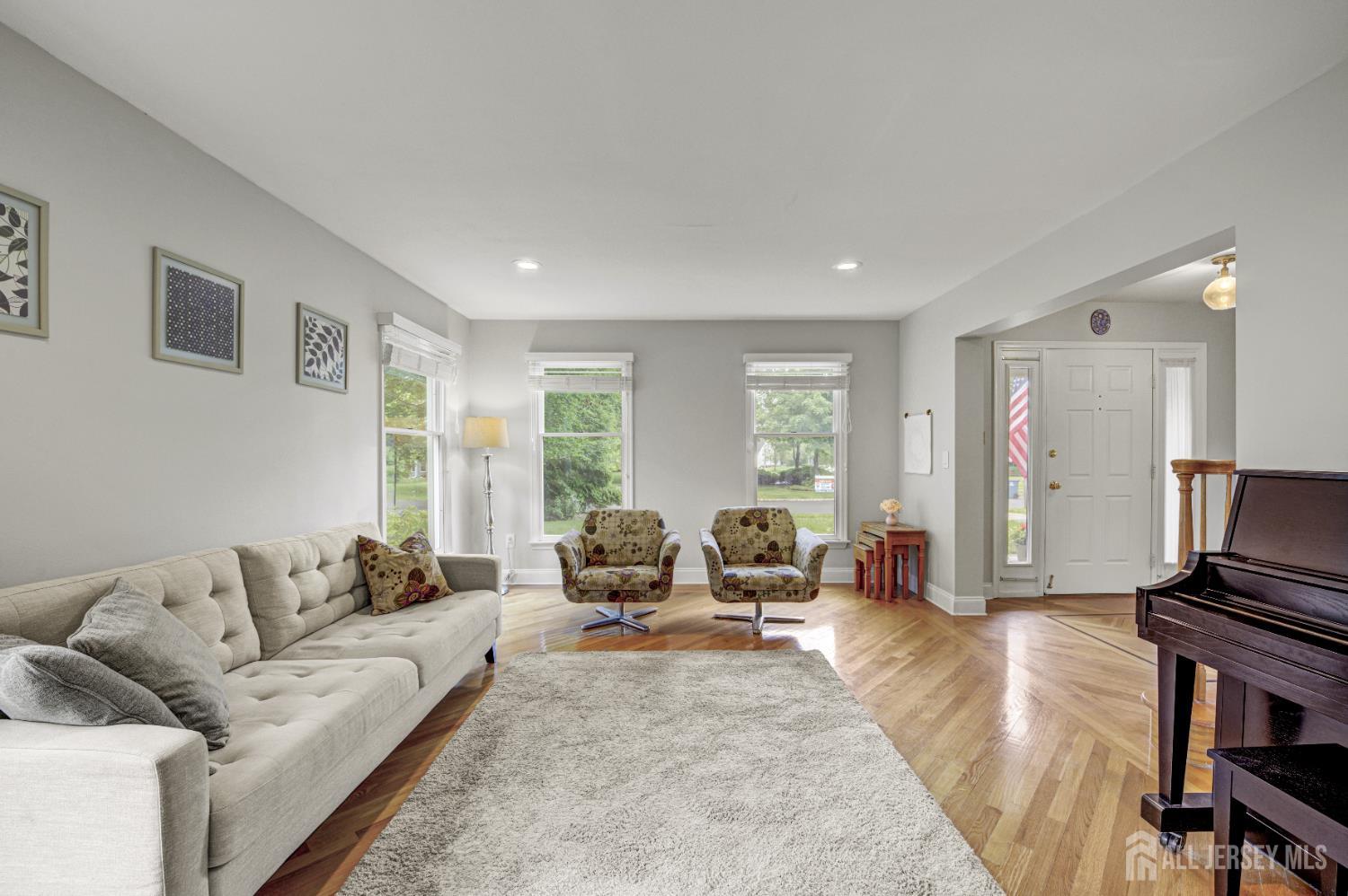 Plainsboro, New Jersey, 08536, United States, 5 Bedrooms Bedrooms, ,3 BathroomsBathrooms,Residential,Active,2036014