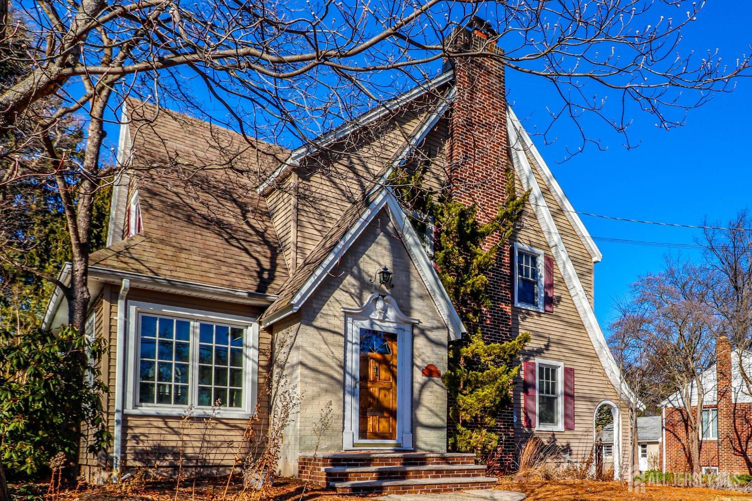 39 Clarendon Court, Metuchen, New Jersey image 1