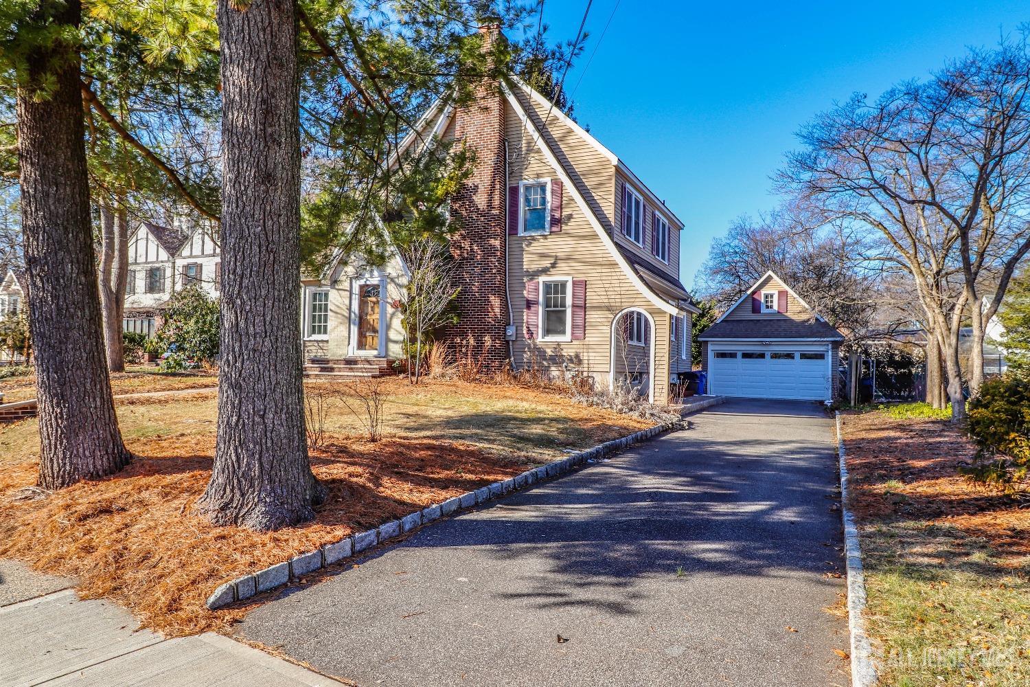 39 Clarendon Court, Metuchen, New Jersey image 2