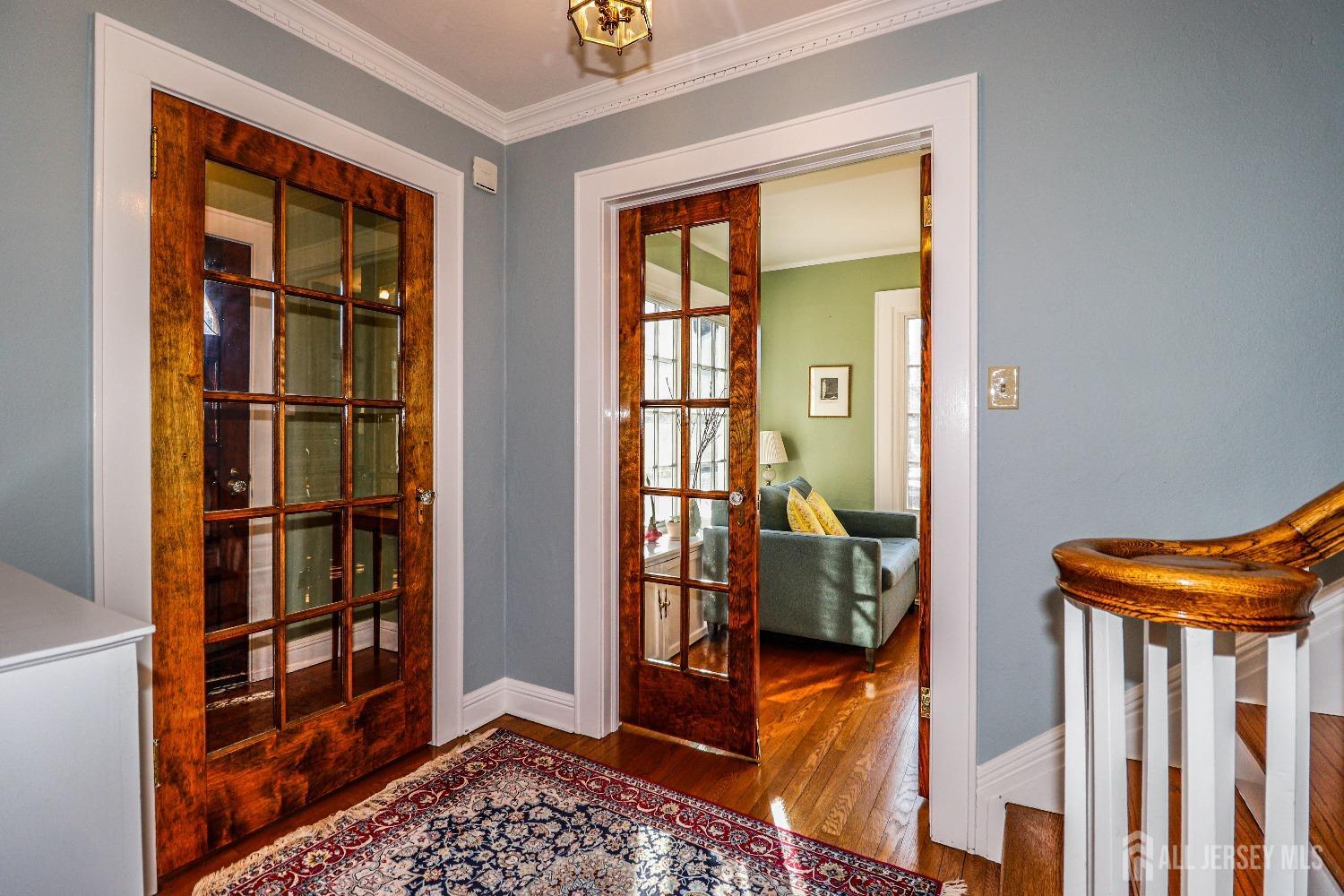39 Clarendon Court, Metuchen, New Jersey image 5