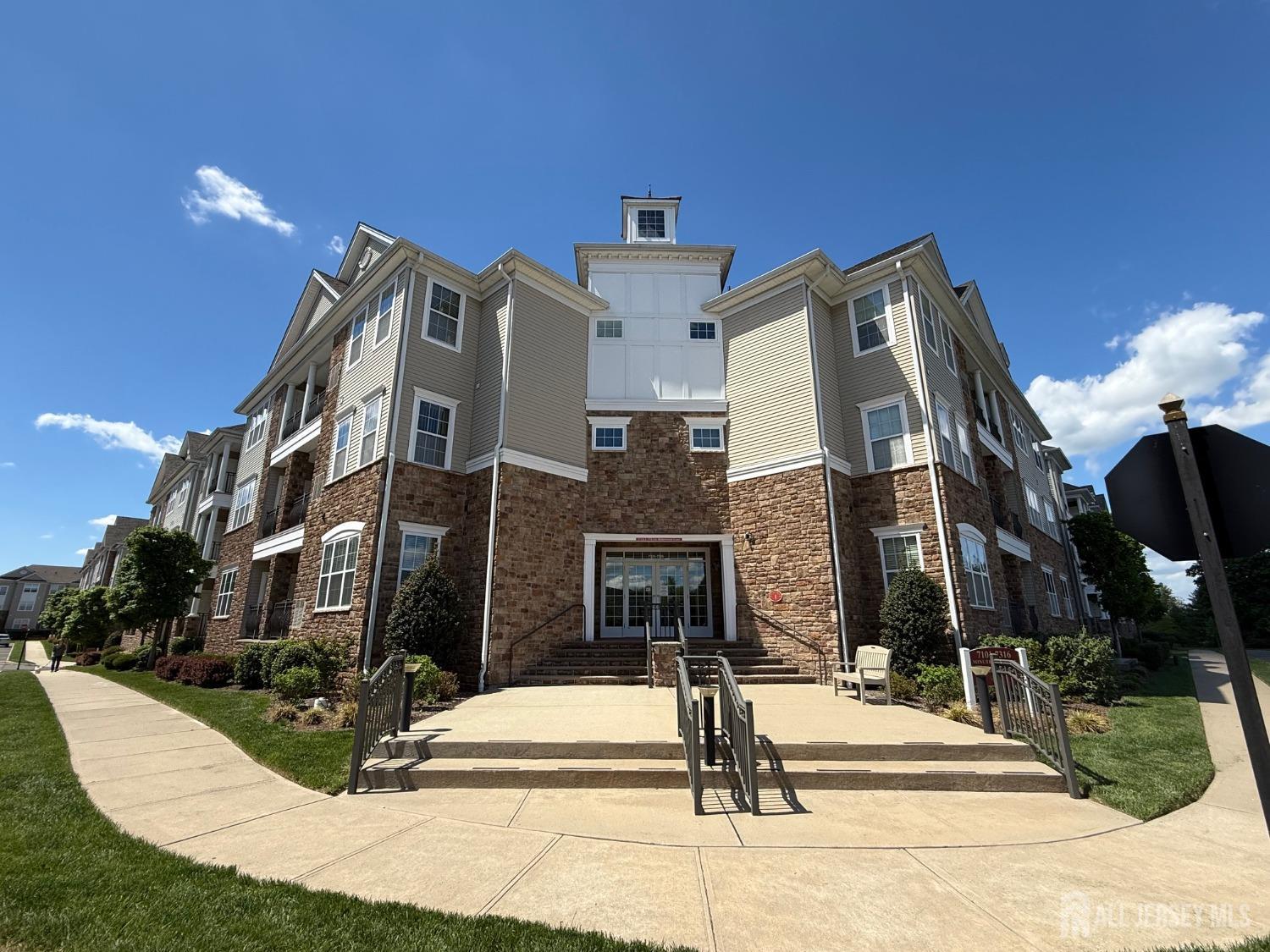 7209 Minuteman Lane, Franklin, New Jersey image 1