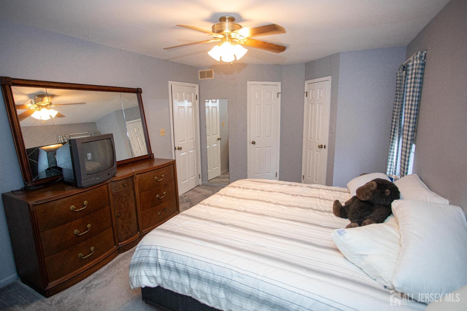 102 Timber Oaks Road, Edison, New Jersey image 23
