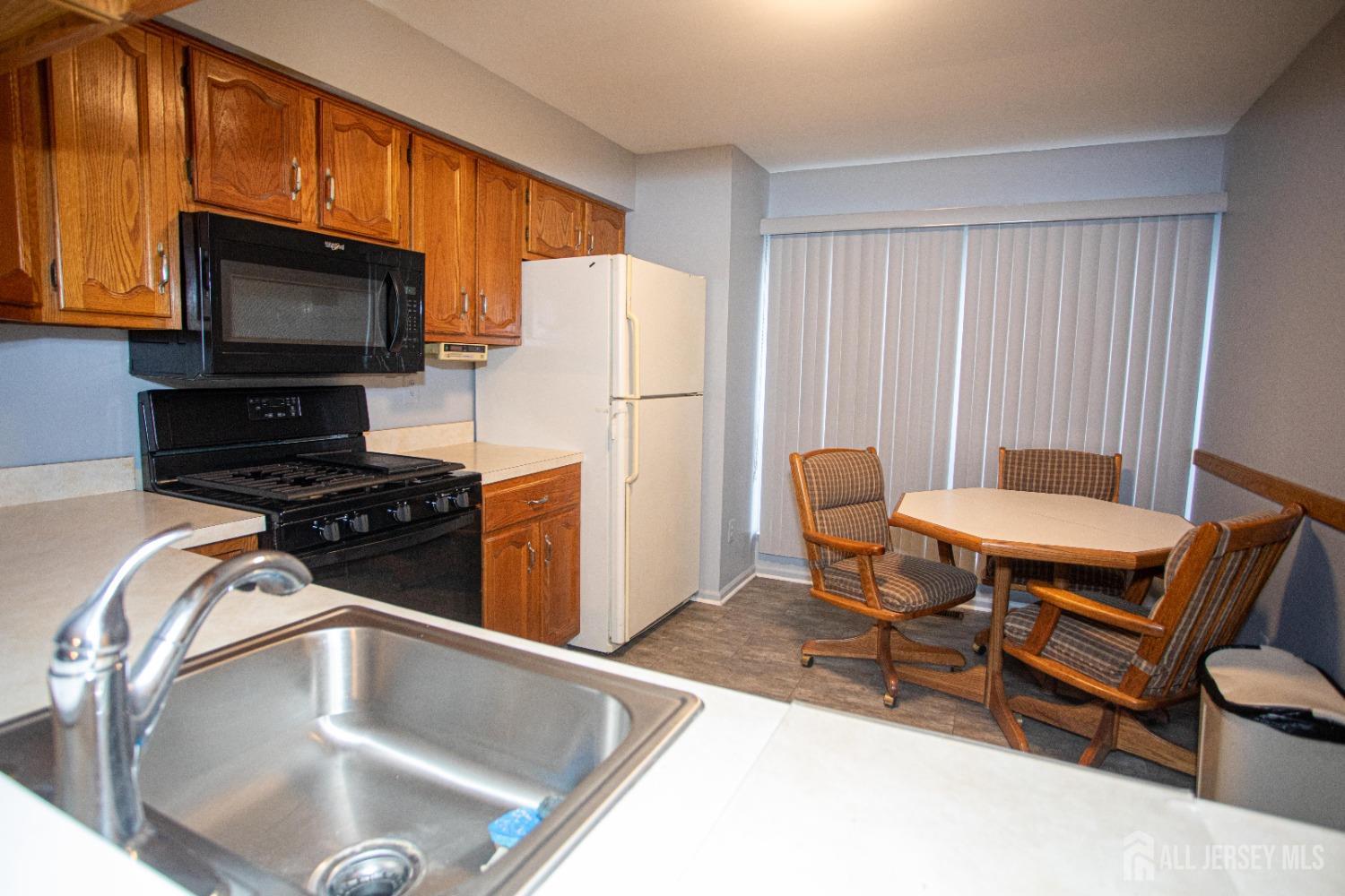 102 Timber Oaks Road, Edison, New Jersey image 13