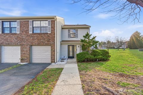 Condo For Sale - 29 Exeter Court<br/> Somerset County, Franklin, NJ 08873