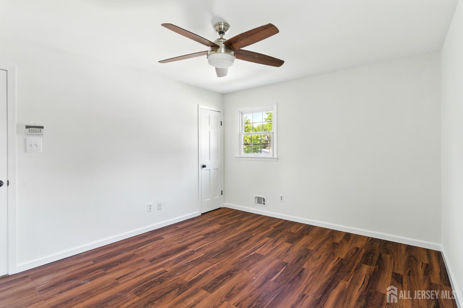 1682 Taylor Drive, North Brunswick, New Jersey image 32