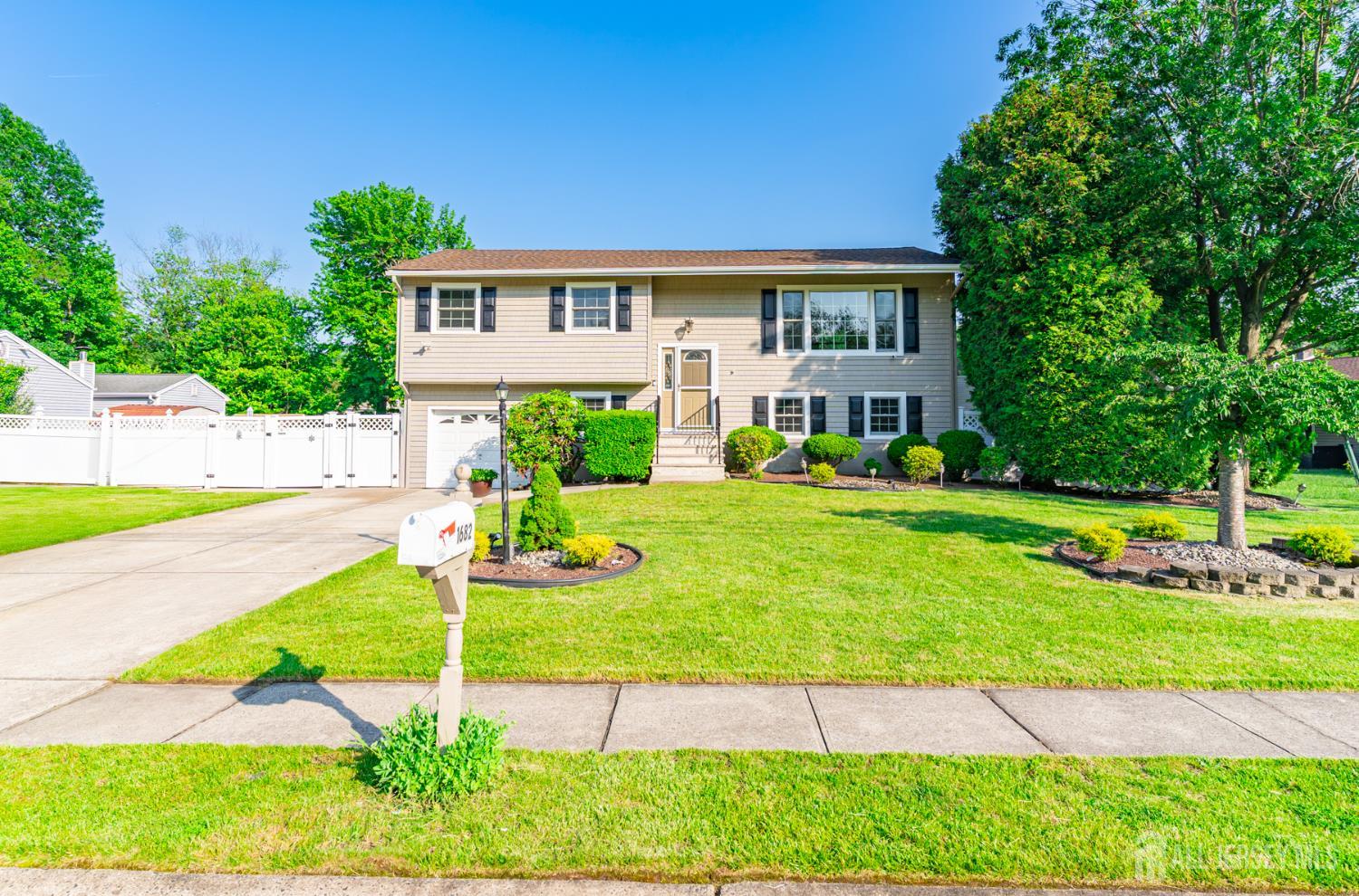 1682 Taylor Drive, North Brunswick, New Jersey image 2