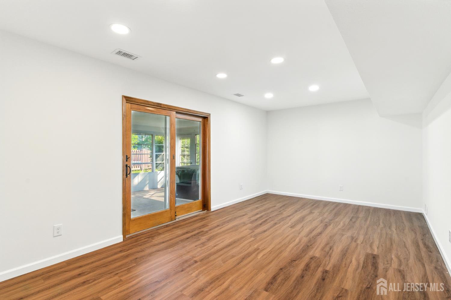 1682 Taylor Drive, North Brunswick, New Jersey image 41