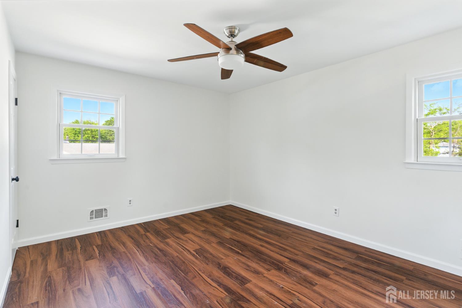 1682 Taylor Drive, North Brunswick, New Jersey image 31