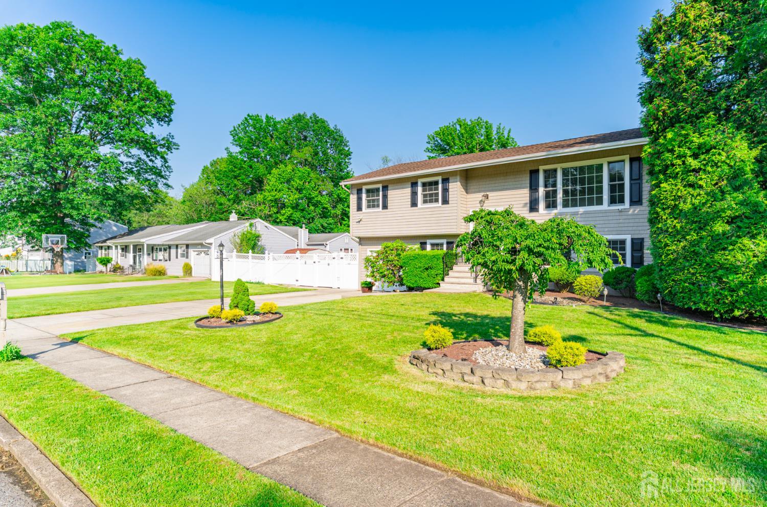 1682 Taylor Drive, North Brunswick, New Jersey image 4