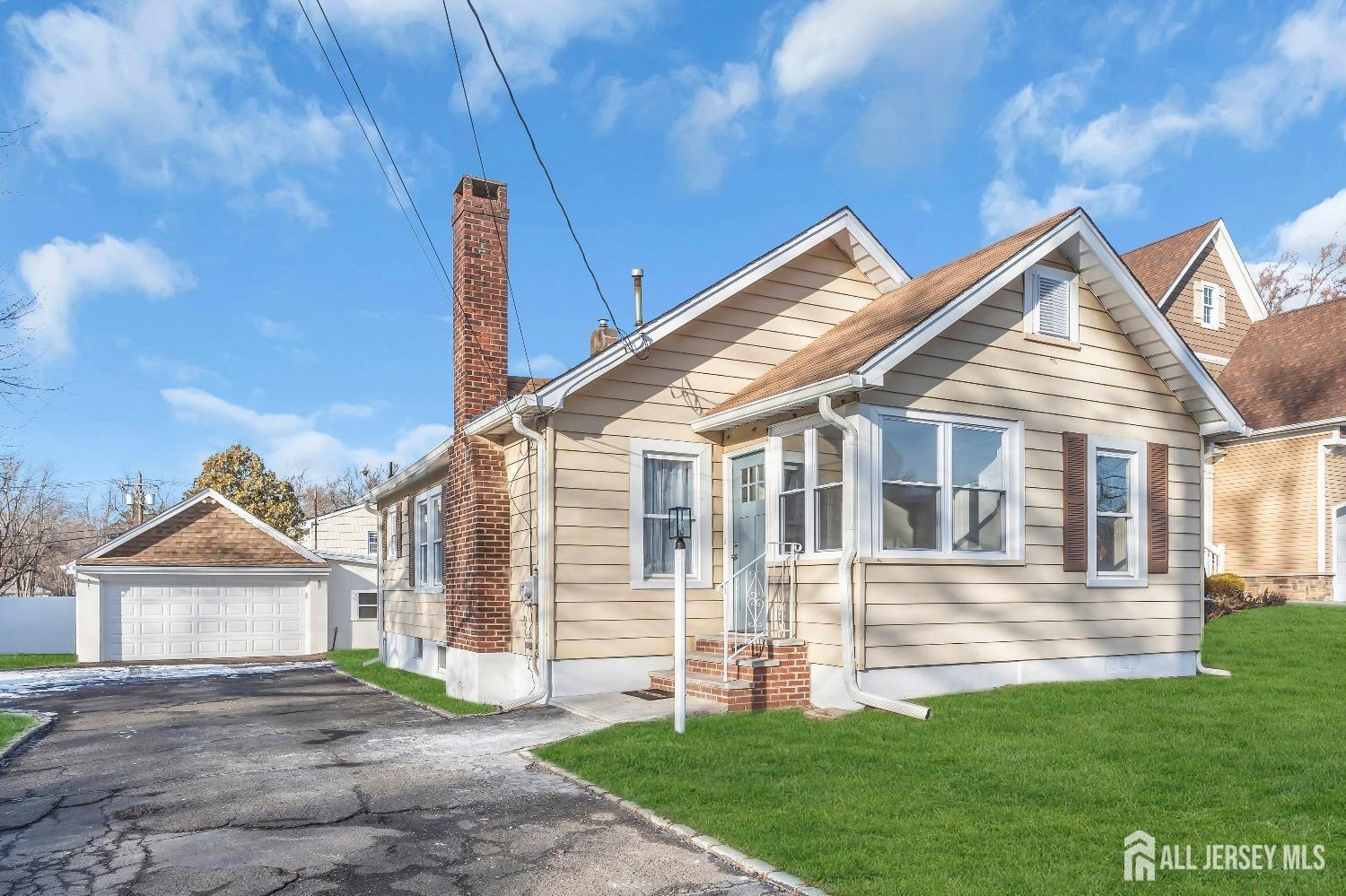 221 E Golf Avenue, South Plainfield, New Jersey image 1
