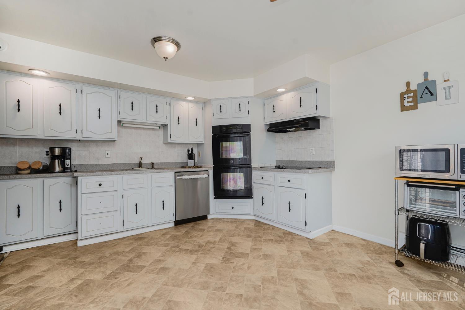 371 Alpine Street, Perth Amboy, New Jersey image 14