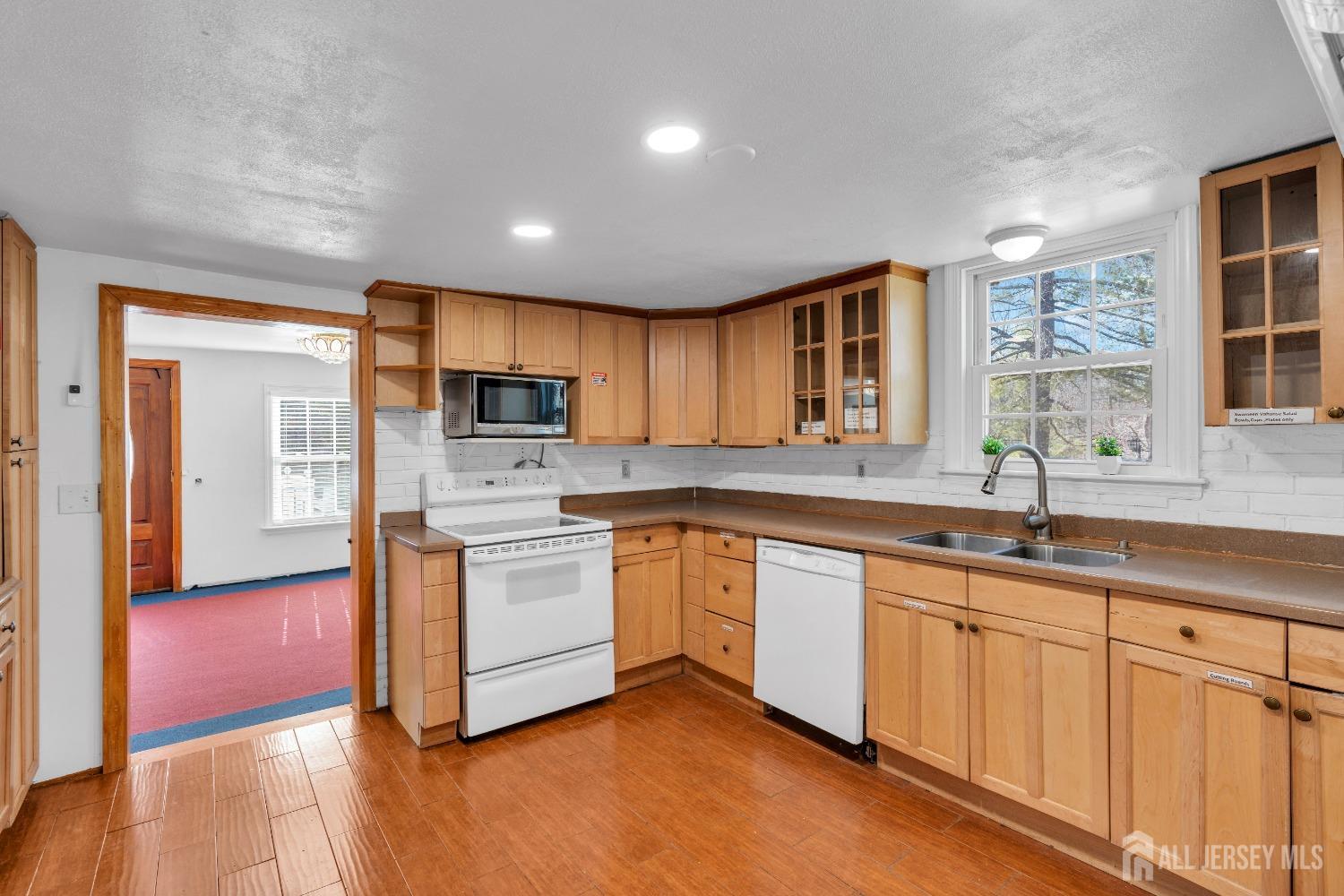 241 Deans Rhode Hall Road, South Brunswick, New Jersey image 27