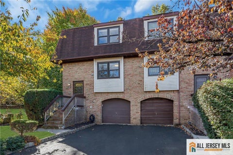Condo For Sale - 2601 N Oaks Boulevard<br/> North Brunswick, NJ 08902