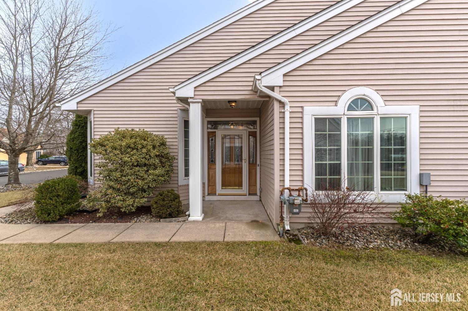 47 Birmingham Lane, Monroe Township, New Jersey image 1