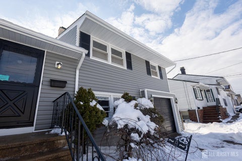 Homes For Rent - 9 Bernath Street<br/> Carteret, NJ 07008