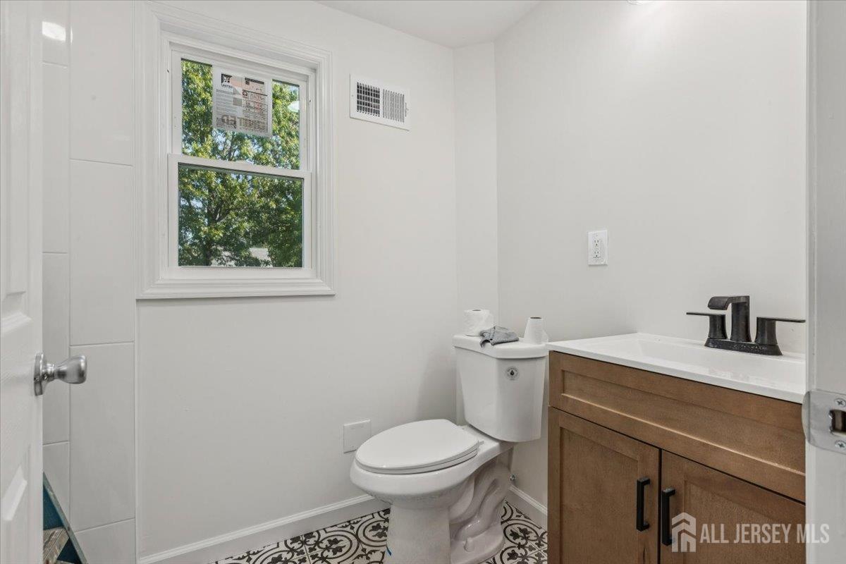 Colonia, New Jersey 07067, United States, 4 Bedrooms Bedrooms, ,3 BathroomsBathrooms,Residential,Active,216253