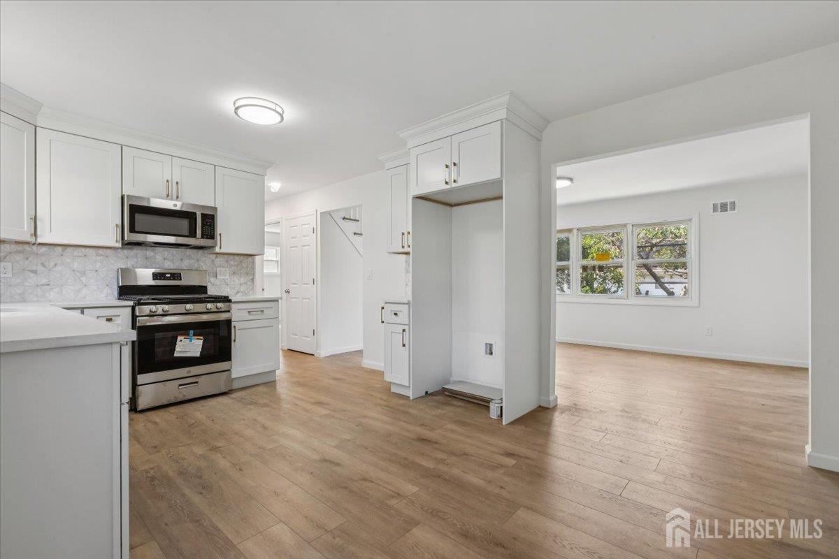 Colonia, New Jersey 07067, United States, 4 Bedrooms Bedrooms, ,3 BathroomsBathrooms,Residential,Active,216253