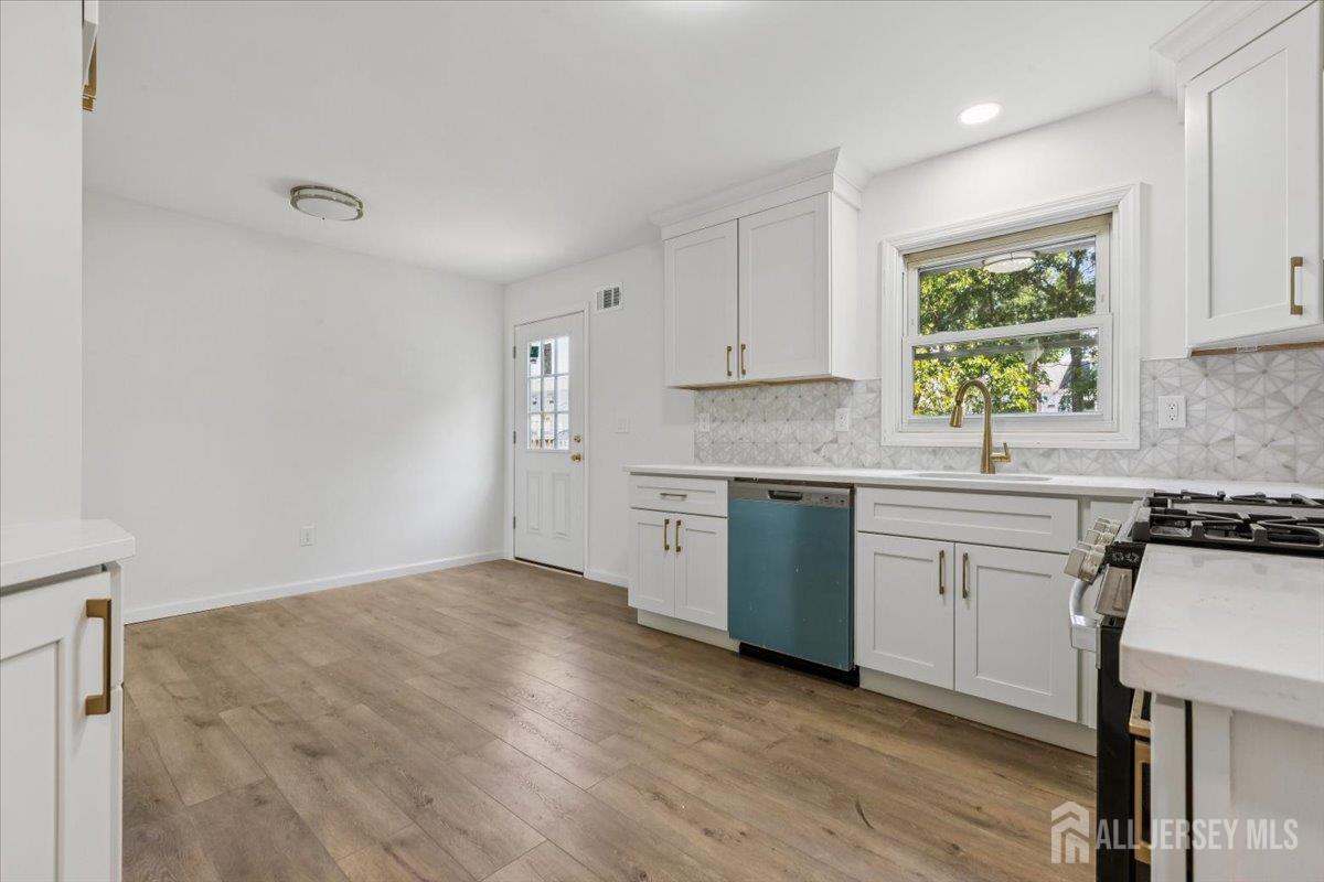 Colonia, New Jersey 07067, United States, 4 Bedrooms Bedrooms, ,3 BathroomsBathrooms,Residential,Active,216253