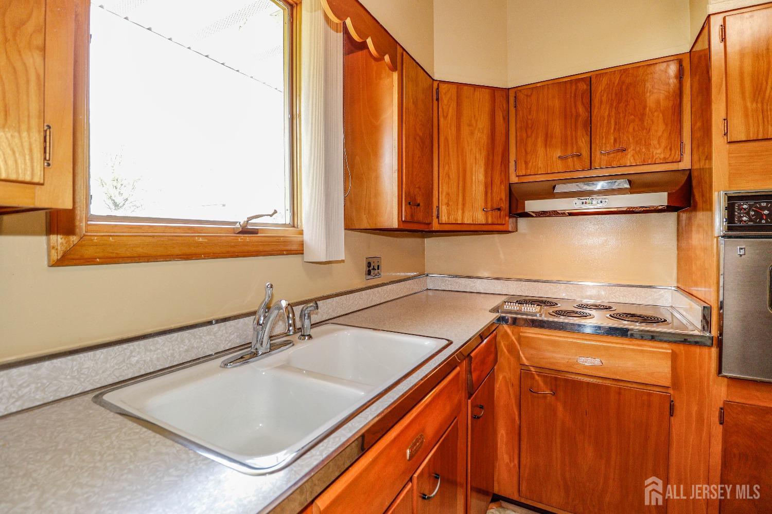 7 E 2nd Street, Port Reading, New Jersey image 14