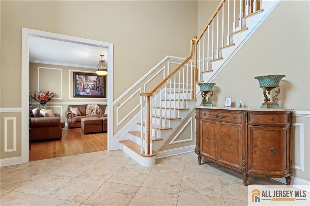 8 Adam Court, Monroe Township, New Jersey image 4