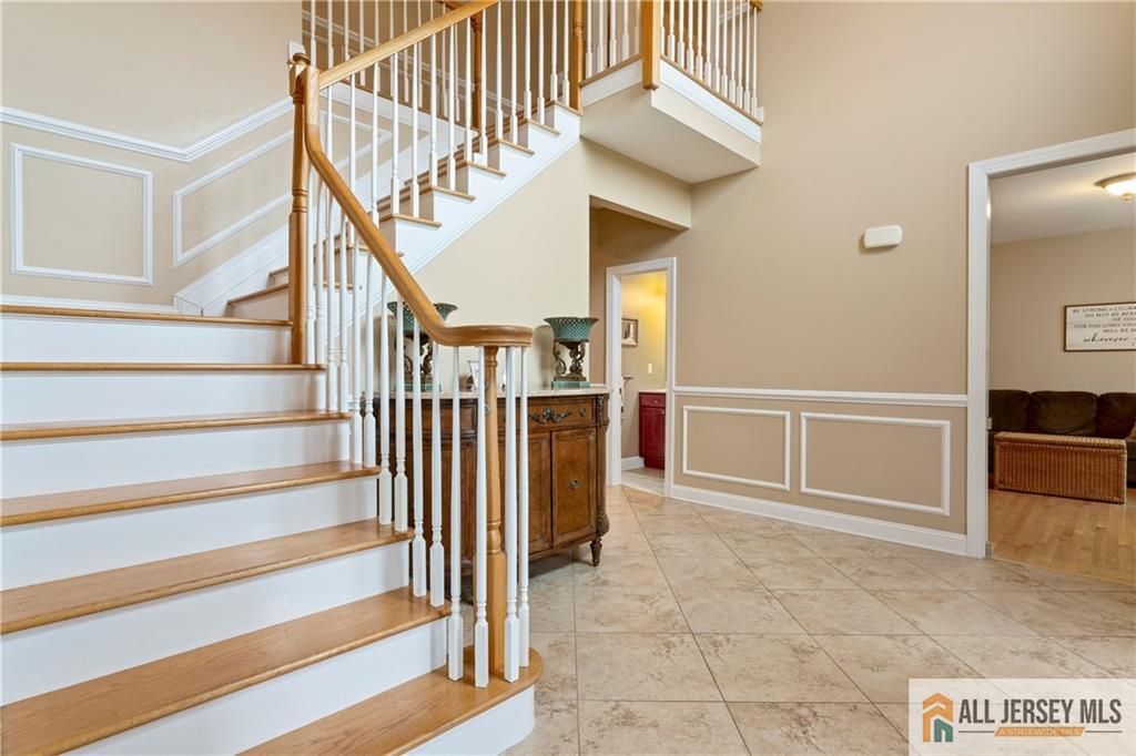 8 Adam Court, Monroe Township, New Jersey image 5