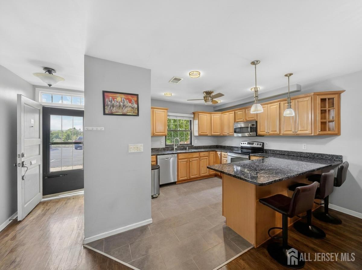 323 Gill Lane 10B