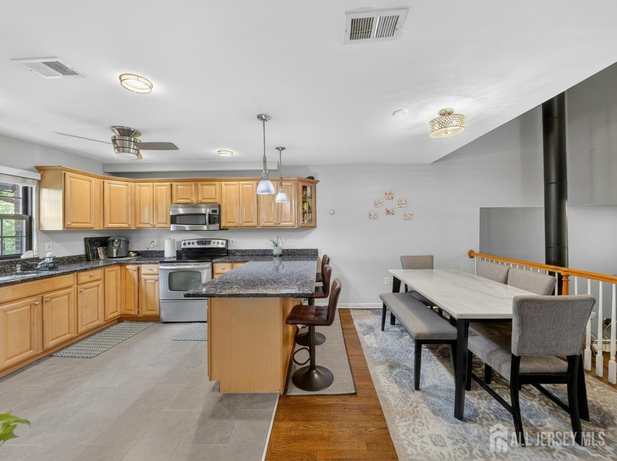 323 Gill Lane 10B