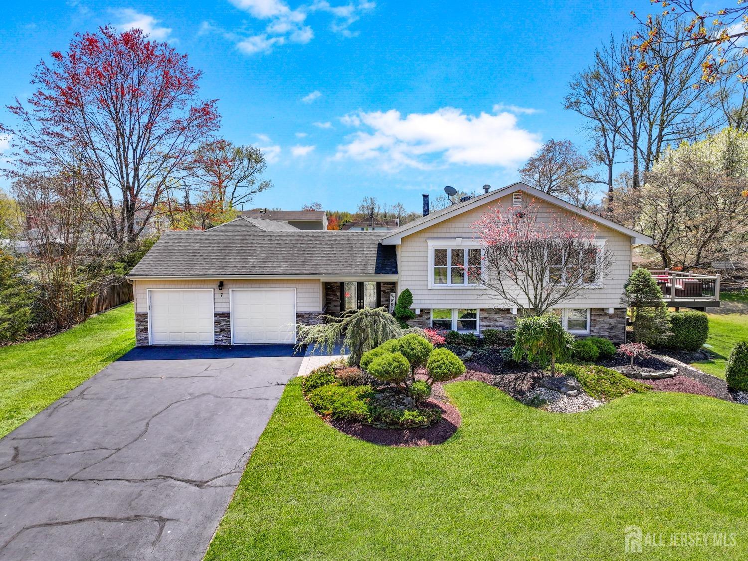 7 Arthurs Court, Manalapan, New Jersey image 1
