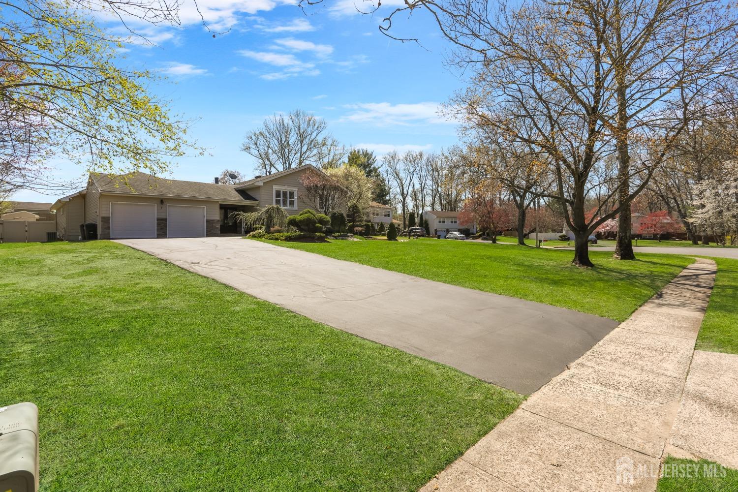 7 Arthurs Court, Manalapan, New Jersey image 3