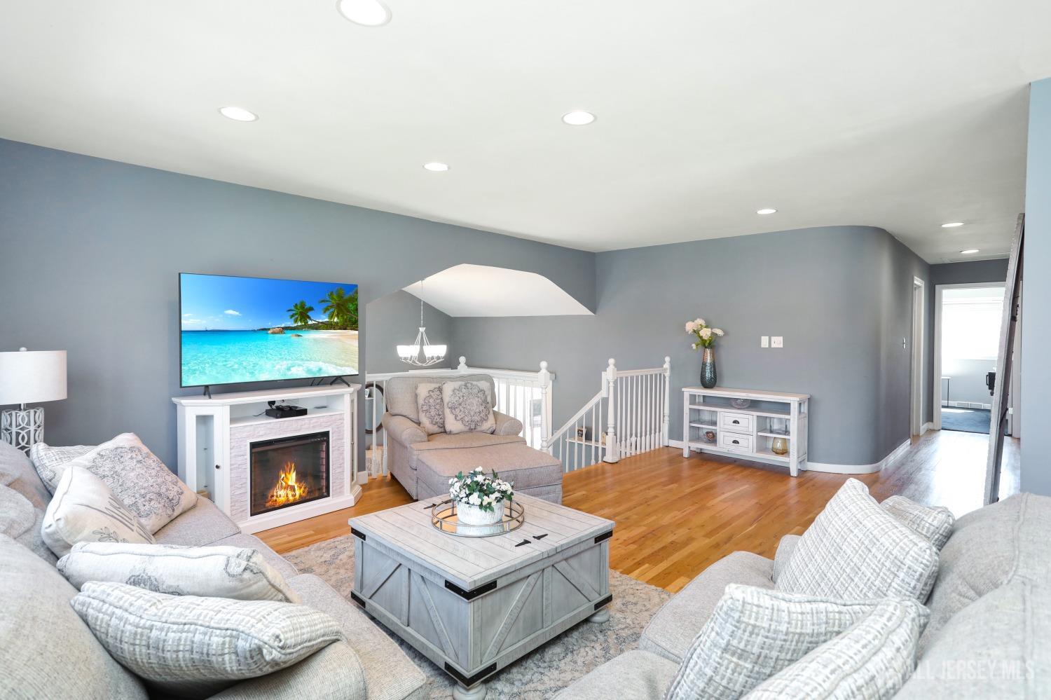 7 Arthurs Court, Manalapan, New Jersey image 9