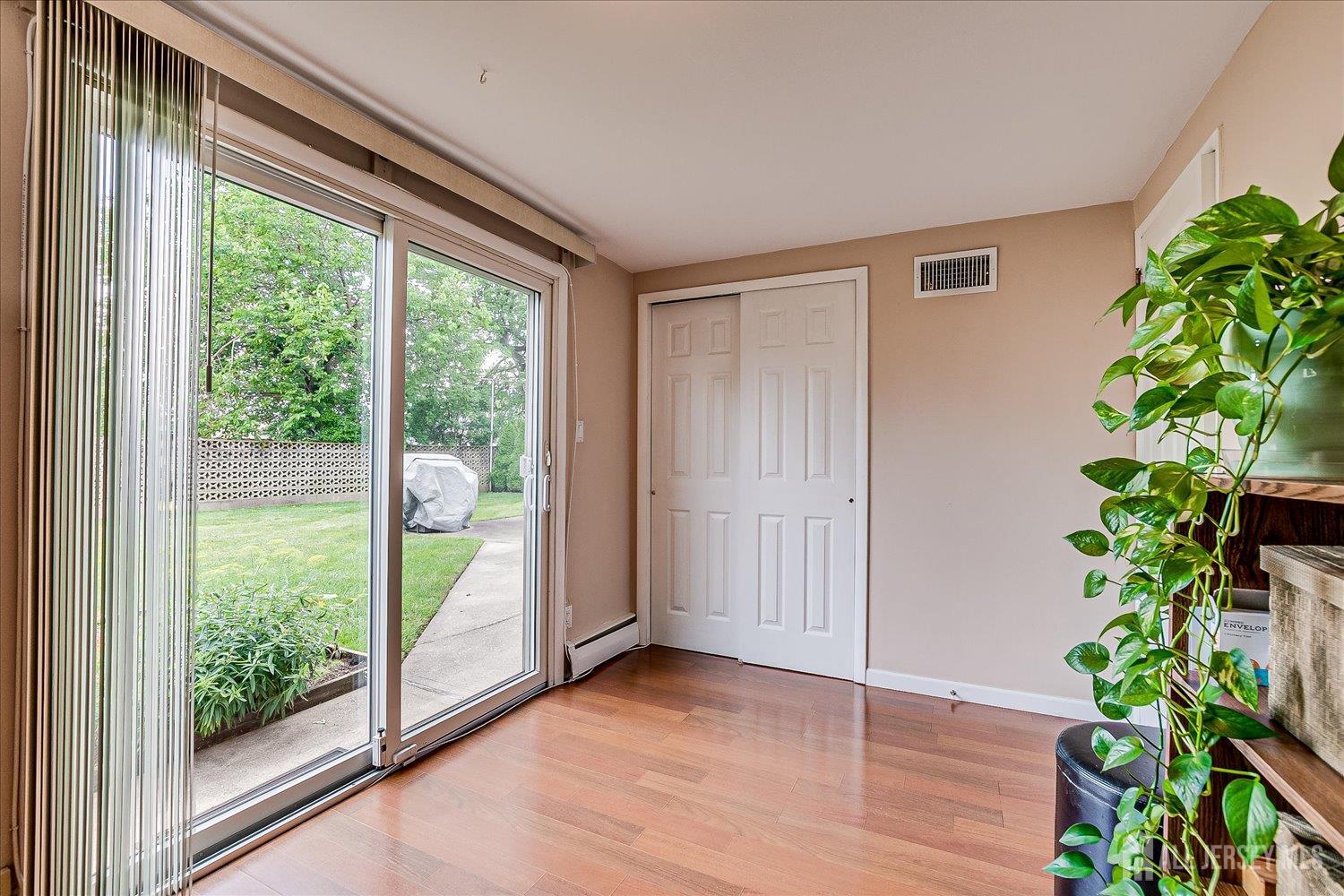 Fords, New Jersey 08863, United States, 4 Bedrooms Bedrooms, ,2 BathroomsBathrooms,Residential,Active,163321