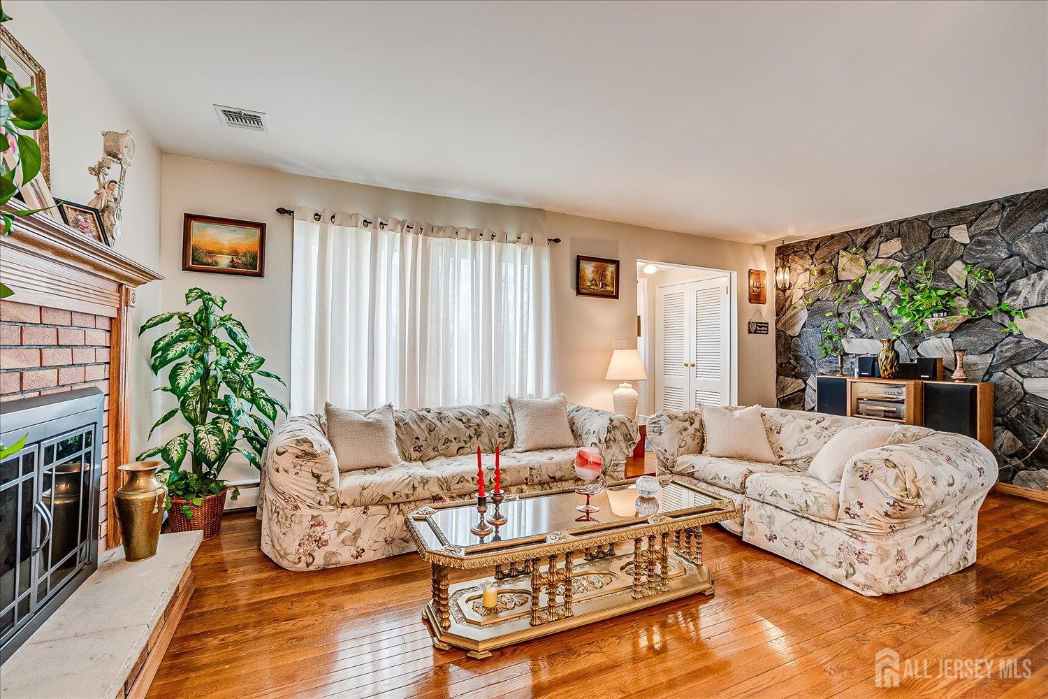 Fords, New Jersey 08863, United States, 4 Bedrooms Bedrooms, ,2 BathroomsBathrooms,Residential,Active,163321