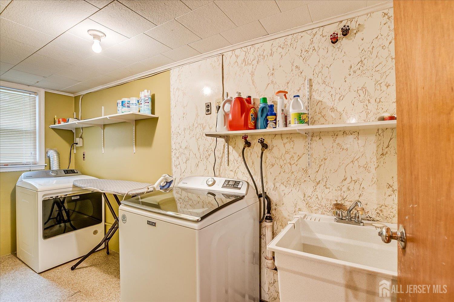 Fords, New Jersey 08863, United States, 4 Bedrooms Bedrooms, ,2 BathroomsBathrooms,Residential,Active,163321