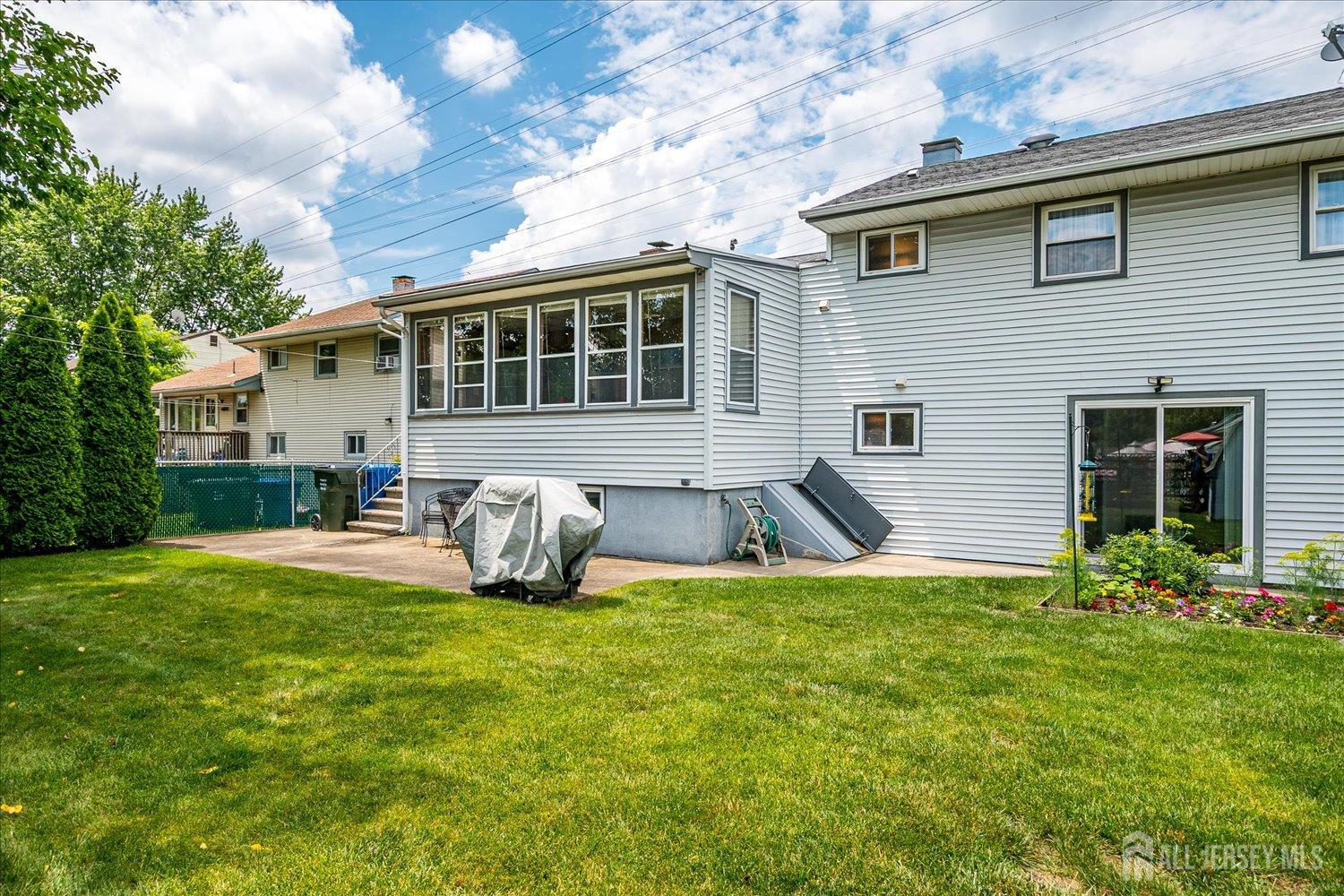 Fords, New Jersey 08863, United States, 4 Bedrooms Bedrooms, ,2 BathroomsBathrooms,Residential,Active,163321
