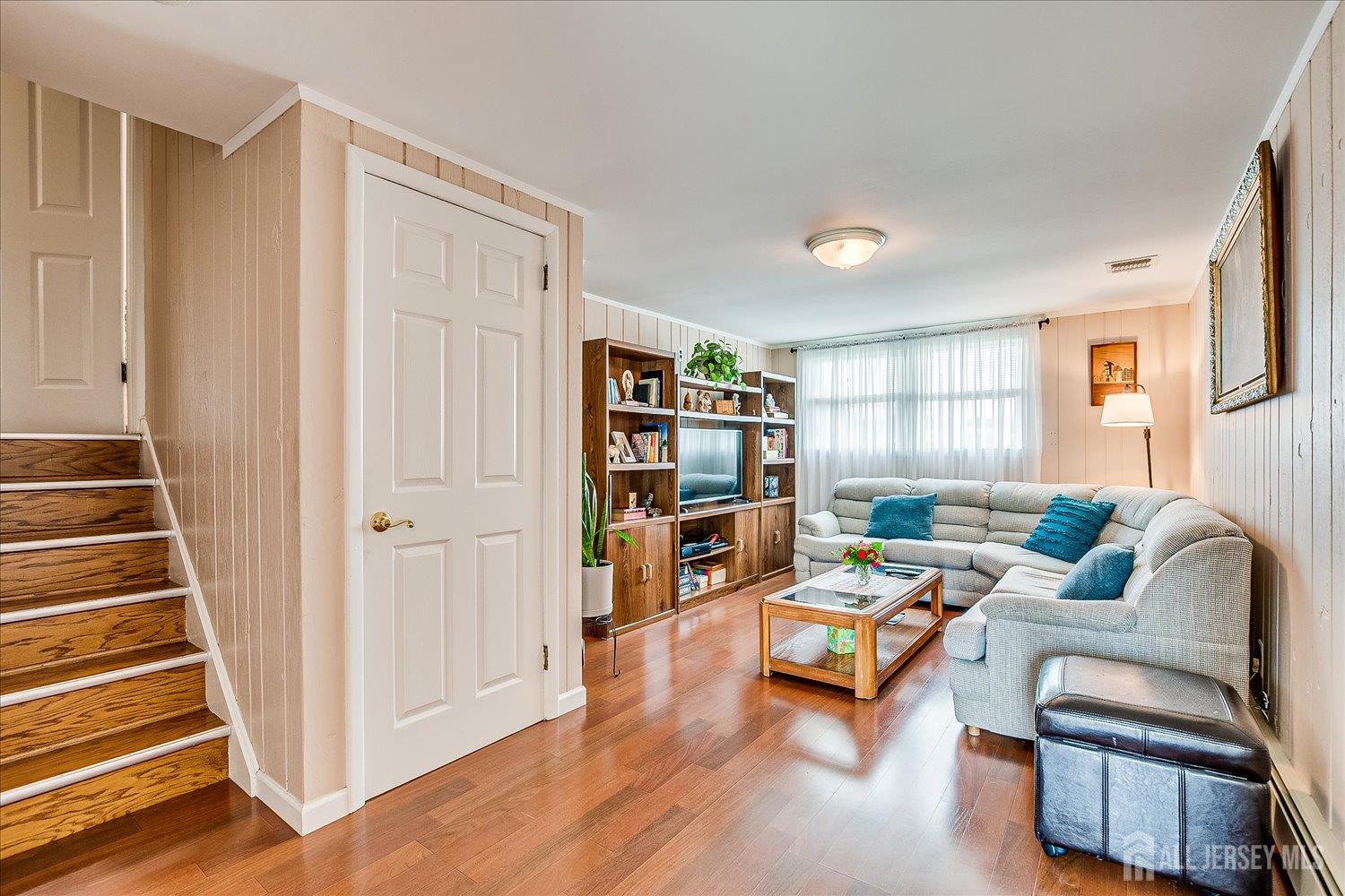 Fords, New Jersey 08863, United States, 4 Bedrooms Bedrooms, ,2 BathroomsBathrooms,Residential,Active,163321