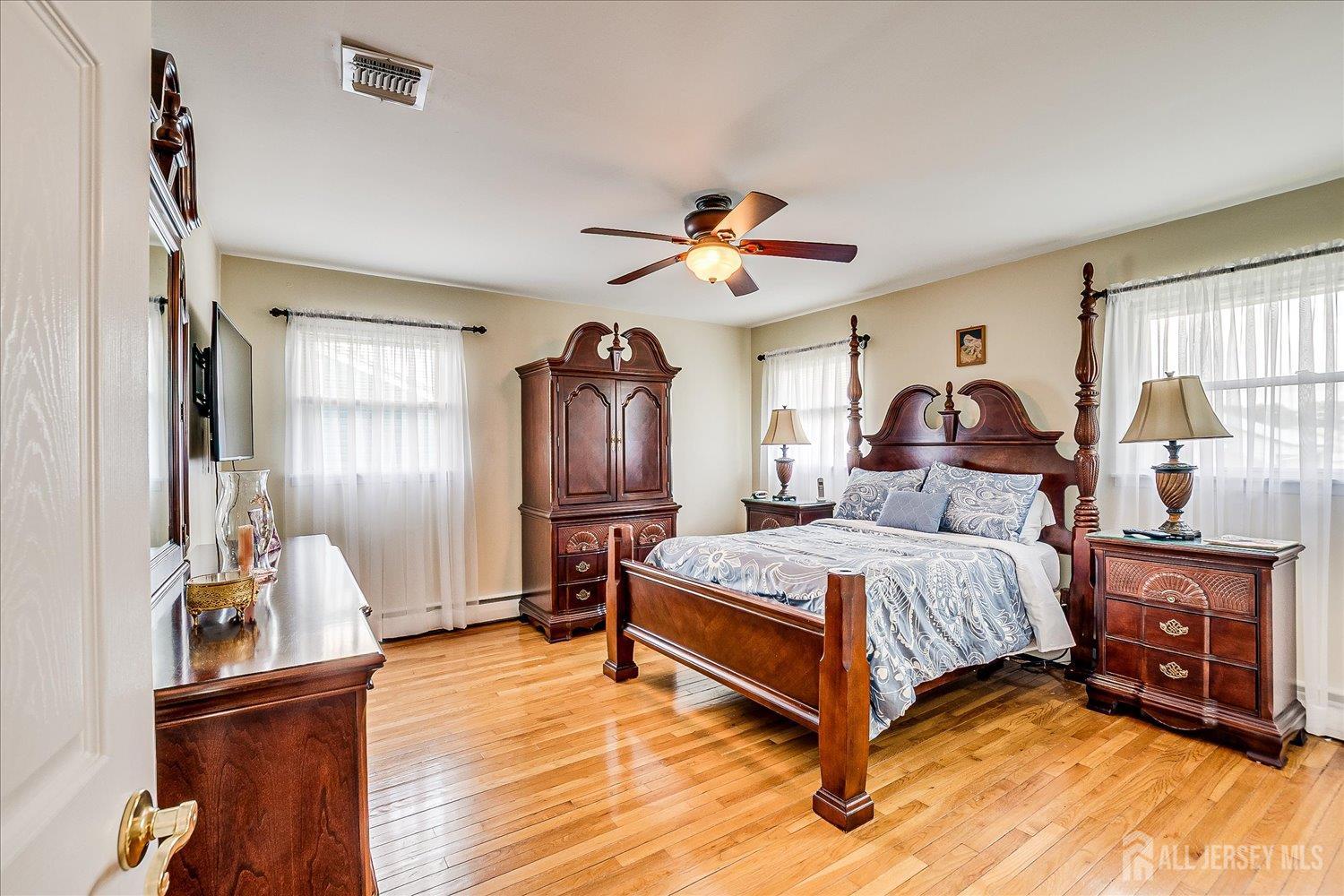 Fords, New Jersey 08863, United States, 4 Bedrooms Bedrooms, ,2 BathroomsBathrooms,Residential,Active,163321