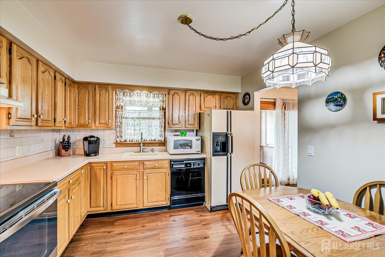 Fords, New Jersey 08863, United States, 4 Bedrooms Bedrooms, ,2 BathroomsBathrooms,Residential,Active,163321