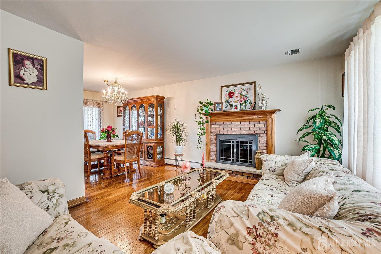 Fords, New Jersey 08863, United States, 4 Bedrooms Bedrooms, ,2 BathroomsBathrooms,Residential,Active,163321