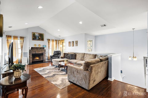 Condo For Sale - 123 Chariot Court<br/> Piscataway, NJ 08854